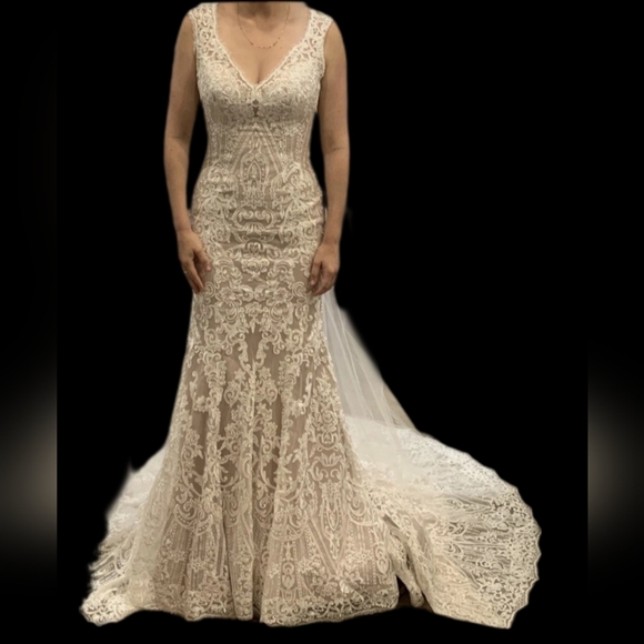 Madison James Elegant Lace Wedding Dress,Bonus: FREE Cathedral Veil